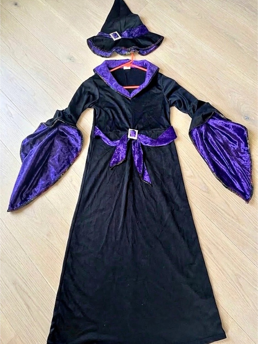 Adult Witch Halloween Costume Black Purple. Size M and Stretchy